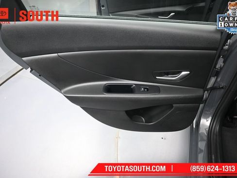 Used 2025 Hyundai Elantra SE FWD image 26