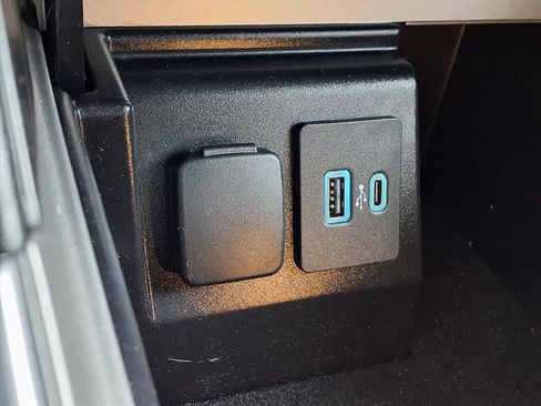 Used 2023 Ford Explorer XLT w/ Equipment Group 202A image 23