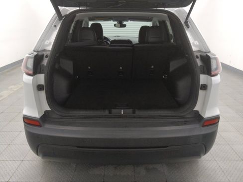 Used 2019 Jeep Cherokee Latitude Plus w/ Comfort/Convenience Group FWD image 29