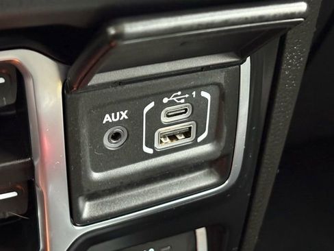 Used 2025 Jeep Gladiator Rubicon image 21