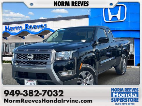 Used 2025 Nissan Frontier SV w/ SV Convenience Package RWD image 1