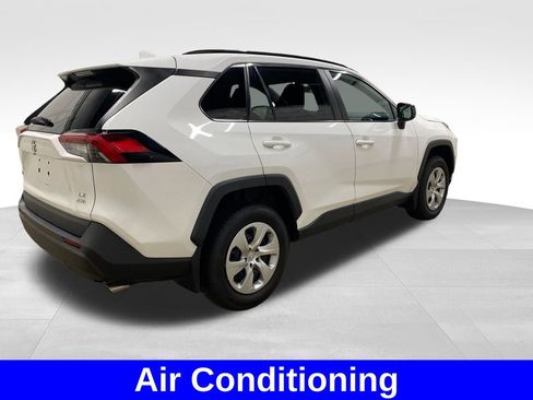 Used 2019 Toyota RAV4 LE w/ Carpet Mat Package AWD/4WD image 4