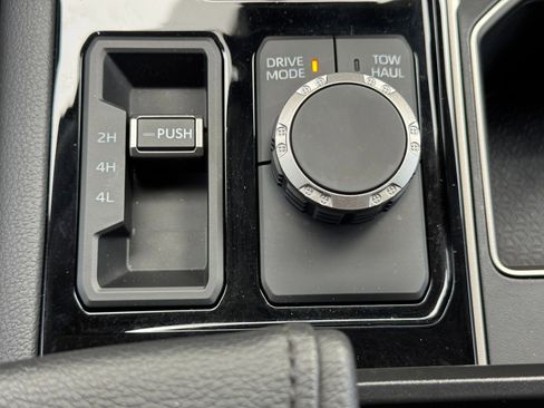 Used 2024 Toyota Tundra Limited AWD/4WD image 33