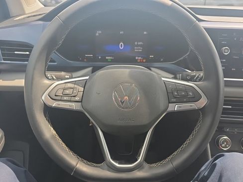 Used 2022 Volkswagen Taos SE w/ Panoramic Sunroof Package FWD image 14