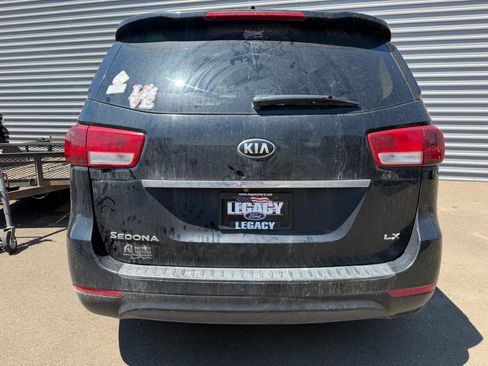 Used 2017 Kia Sedona LX FWD image 3