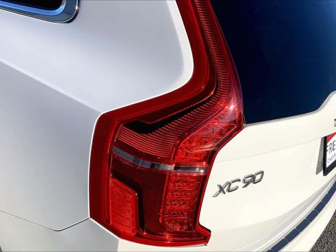 Used 2021 Volvo XC90 T6 Momentum w/ Advanced Package image 28