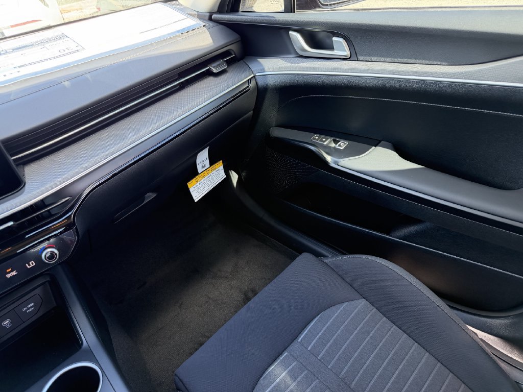 New 2027 Kia K5 LXS FWD image 15