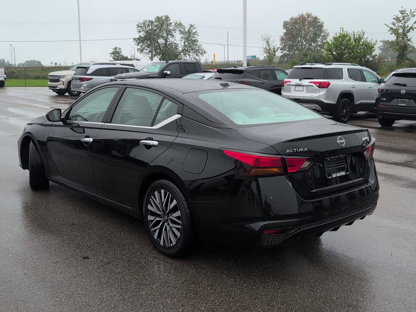 Used 2025 Nissan Altima 2.5 SV FWD image 3