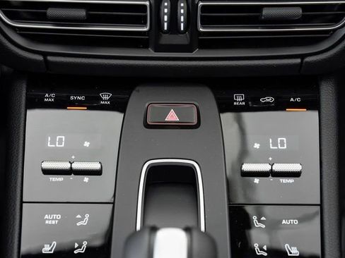 Certified 2025 Porsche Macan image 19