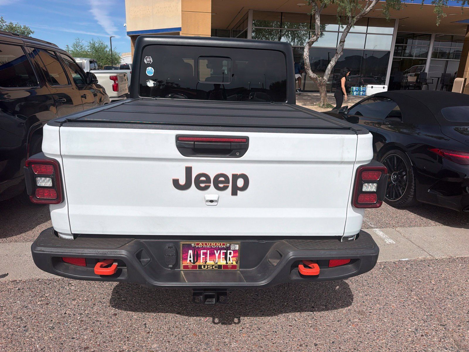 Used 2025 Jeep Gladiator Mojave w/ Convenience Group AWD/4WD image 9
