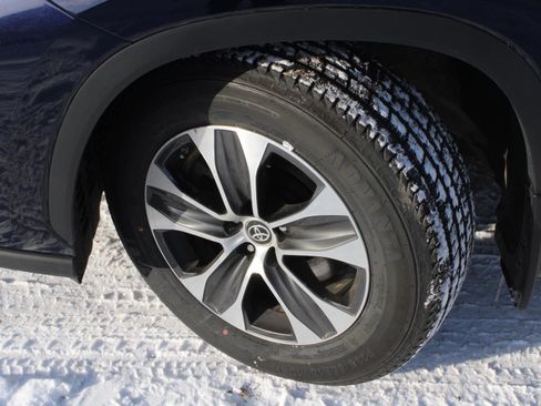 Used 2022 Toyota Highlander XLE image 18