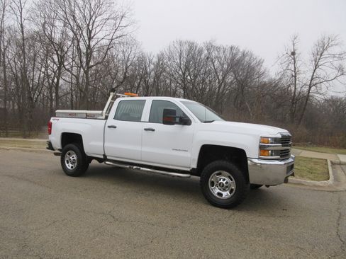 Used 2018 Chevrolet Silverado 2500 W/T w/ Snow Plow Prep Package image 3