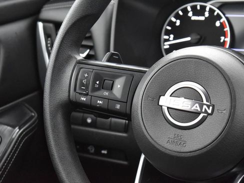 Used 2024 Nissan Rogue SV AWD/4WD image 16