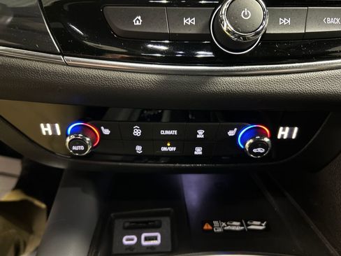 Used 2023 Buick Enclave Essence image 19