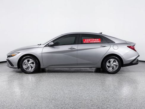 Used 2025 Hyundai Elantra SE FWD image 5