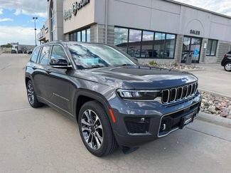 Used 2023 Jeep Grand Cherokee Overland w/ Adv Protech Group III AWD/4WD video 1