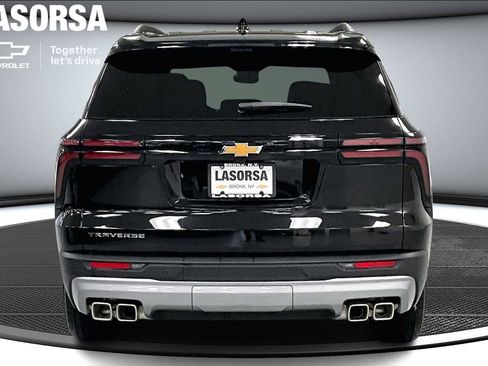 Certified 2026 Chevrolet Traverse LT w/ Driver Confidence Package FWD image 4