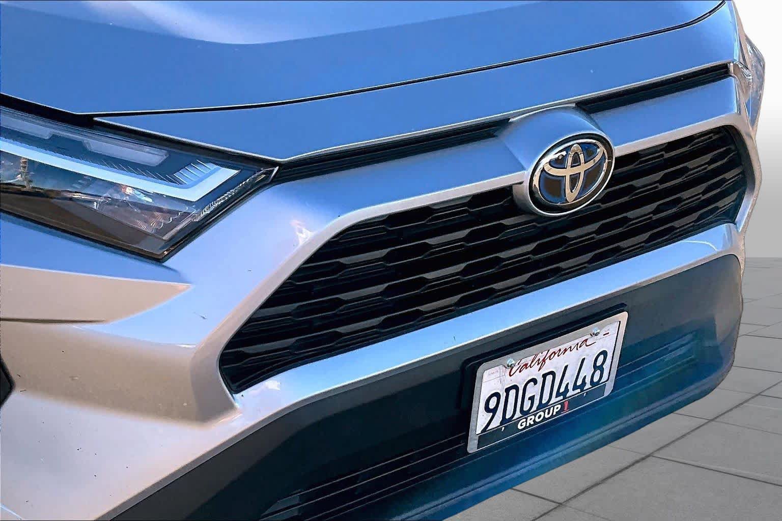 Used 2022 Toyota RAV4 XLE AWD/4WD image 29