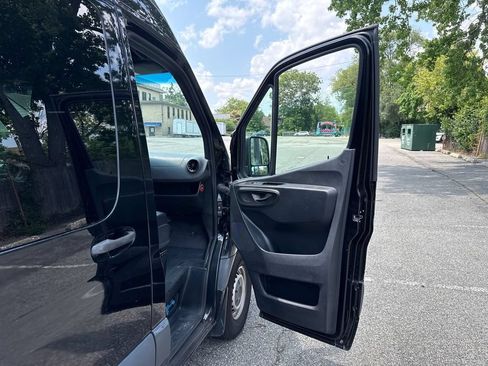 Used 2019 Mercedes-Benz Sprinter 2500 w/ Acoustic Package image 17