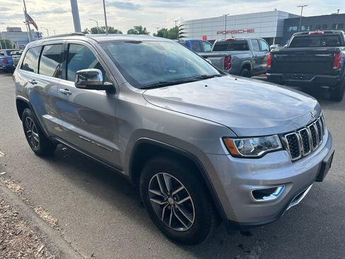 Used 2017 Jeep Grand Cherokee Limited AWD/4WD image 3