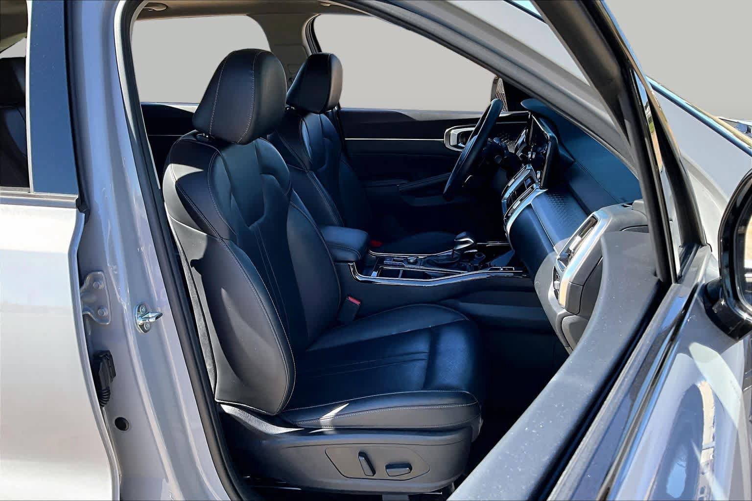 Used 2023 Kia Sorento SX FWD image 9