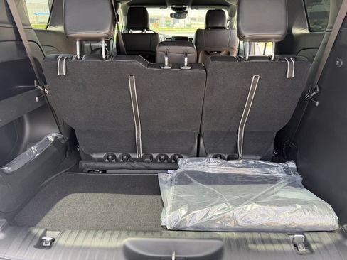 Used 2024 Chrysler Pacifica Touring-L w/ S Appearance Package FWD image 22