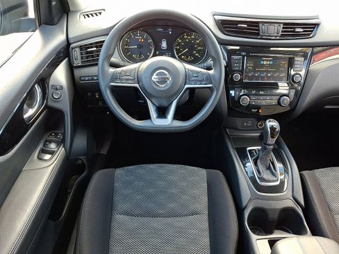 Used 2020 Nissan Rogue Sport SV image 11