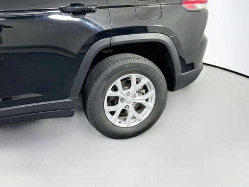 Used 2023 Jeep Grand Cherokee Limited AWD/4WD image 31
