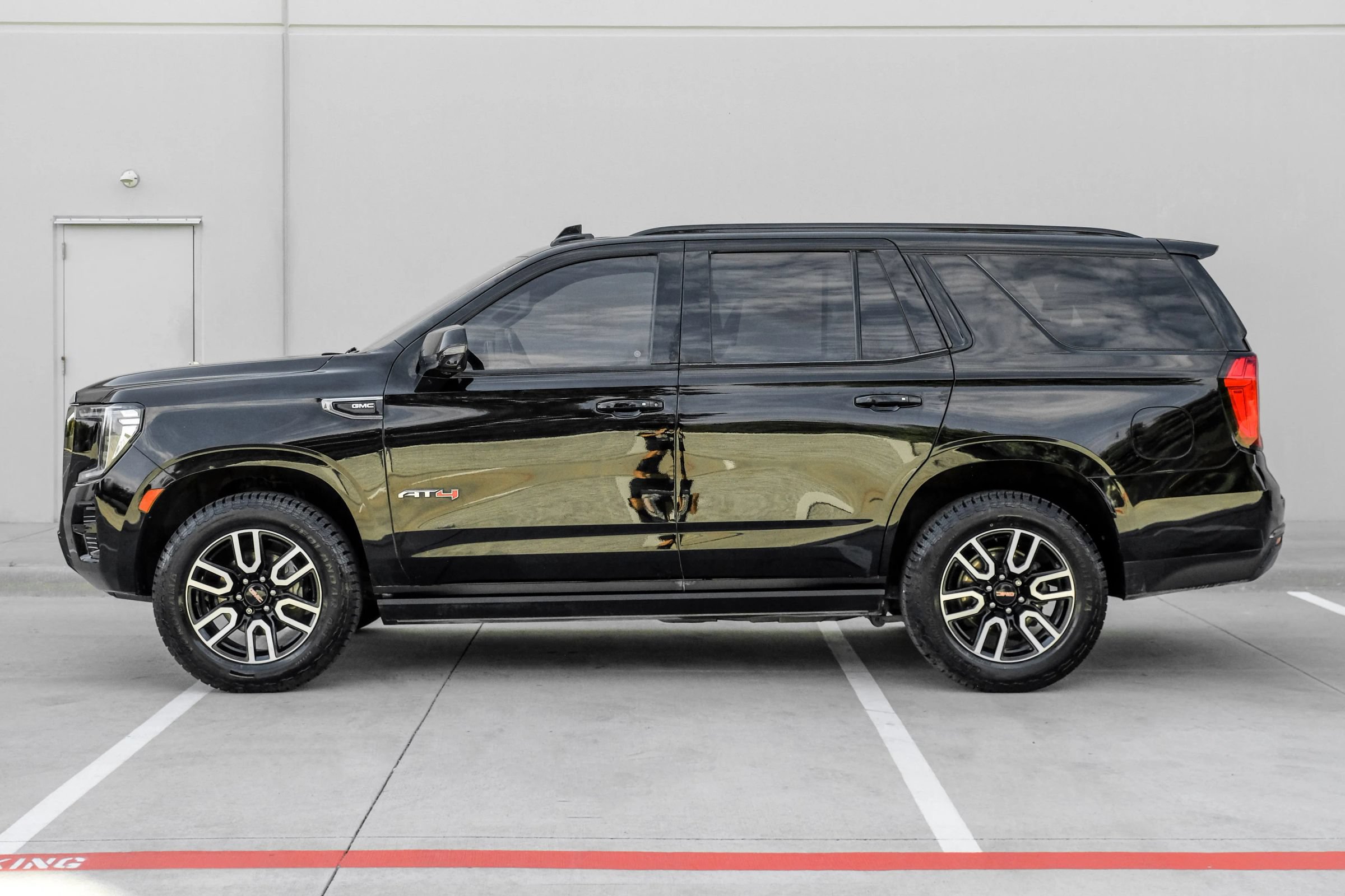 Used 2021 GMC Yukon AT4 w/ AT4 Premium Plus Package AWD/4WD image 17