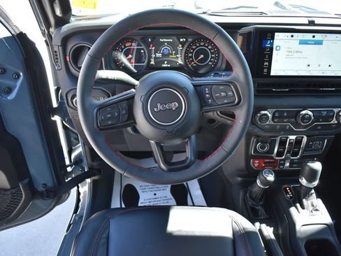 Used 2024 Jeep Wrangler Unlimited Rubicon w/ Convenience Group AWD/4WD image 17