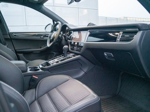 Certified 2026 Porsche Macan Turbo AWD/4WD image 27