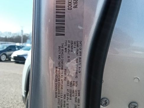 Used 2024 Jeep Compass Limited image 34