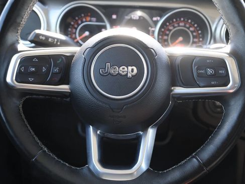 Used 2018 Jeep Wrangler Unlimited Sahara image 18