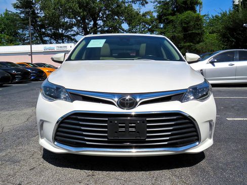 Used 2017 Toyota Avalon Limited image 4