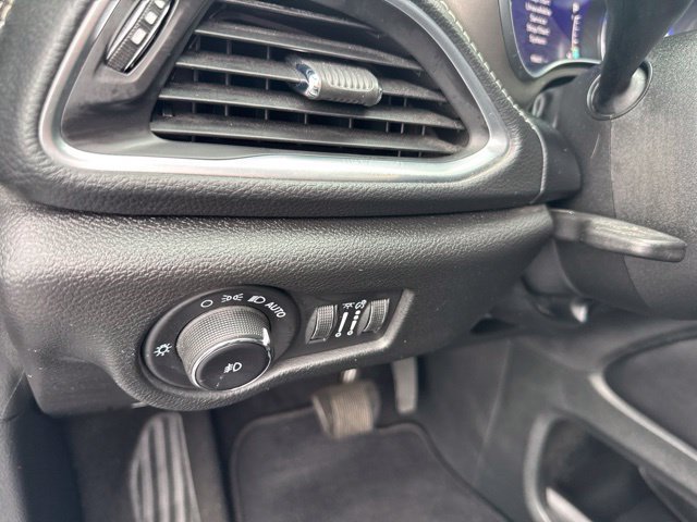Used 2022 Chrysler Pacifica Limited w/ Uconnect Theater Family Group FWD image 24