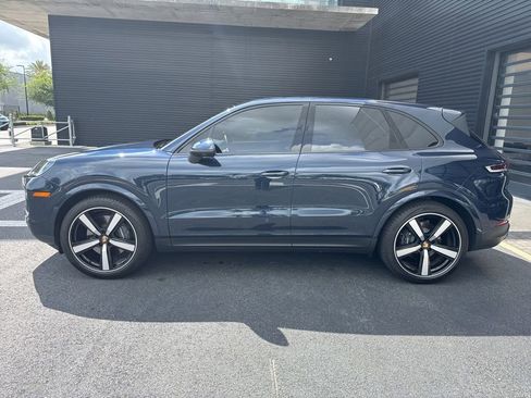 Certified 2024 Porsche Cayenne AWD/4WD image 2