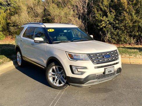 Used 2017 Ford Explorer Limited image 1