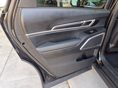 Used 2025 Kia Telluride S FWD image 13