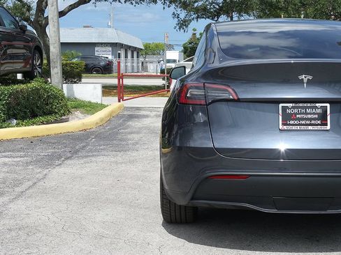 Used 2023 Tesla Model Y Long Range AWD/4WD image 15