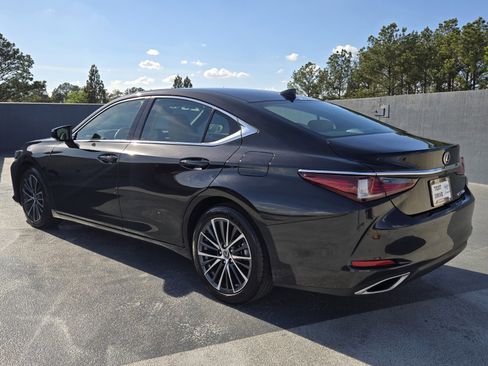 Certified 2025 Lexus ES 350 w/ Premium Package image 6