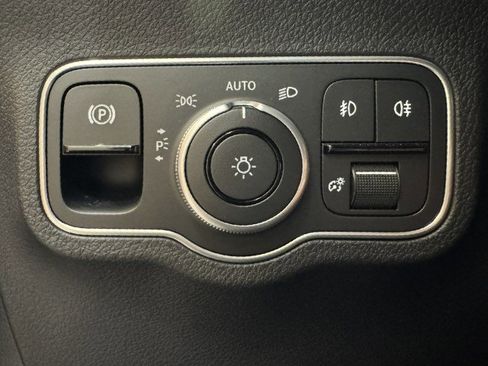 Certified 2024 Mercedes-Benz GLB 250 image 19