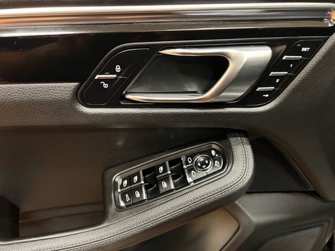Used 2015 Porsche Macan S AWD/4WD image 36