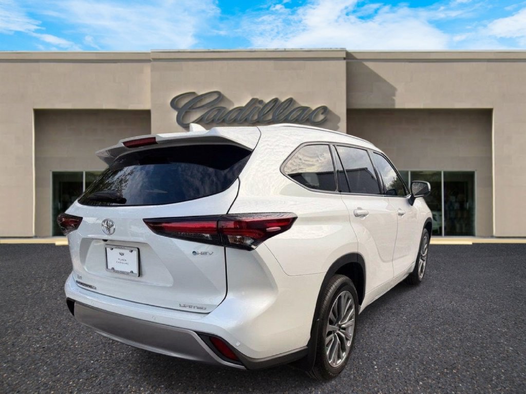 Used 2025 Toyota Highlander Limited AWD/4WD image 3