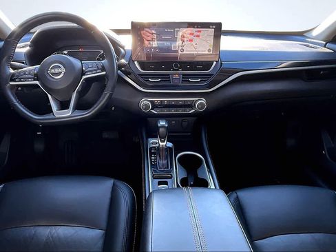 Used 2023 Nissan Altima 2.5 SR w/ SR Premium Package image 10