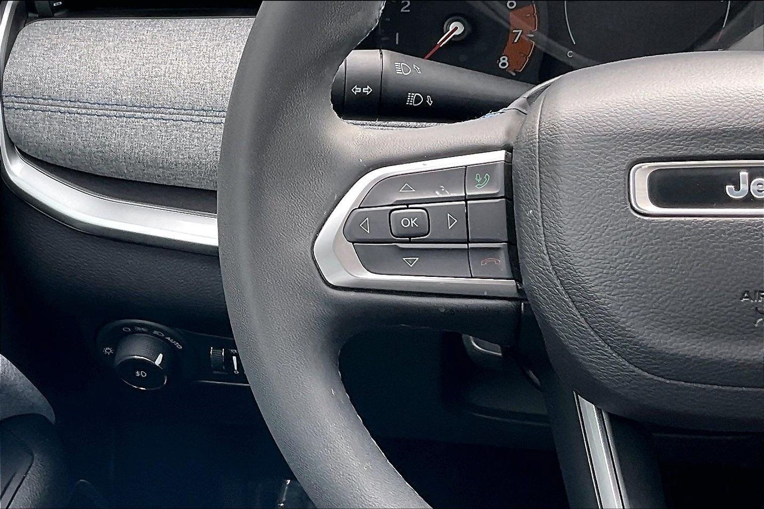 Used 2022 Jeep Compass Latitude AWD/4WD image 23