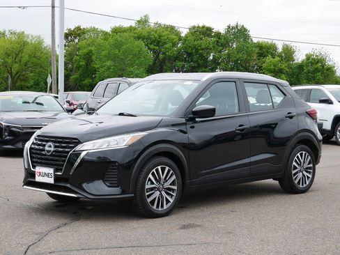 Used 2022 Nissan Kicks SV FWD image 3