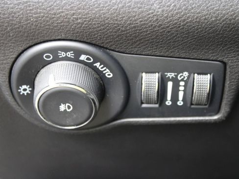 Used 2022 Jeep Compass Latitude w/ Sun and Sound Group AWD/4WD image 50