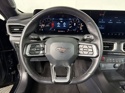 Used 2025 Ford Mustang Premium image 18
