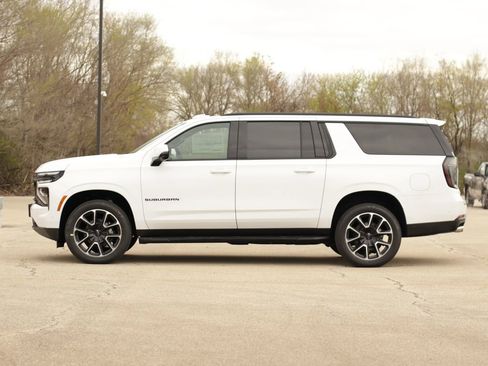 New 2026 Chevrolet Suburban RST w/ Comfort Package AWD/4WD image 4
