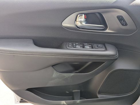 New 2026 Chrysler Pacifica Select w/ S Appearance Package FWD image 16